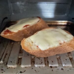 フランスパンで簡単ピザ風トースト